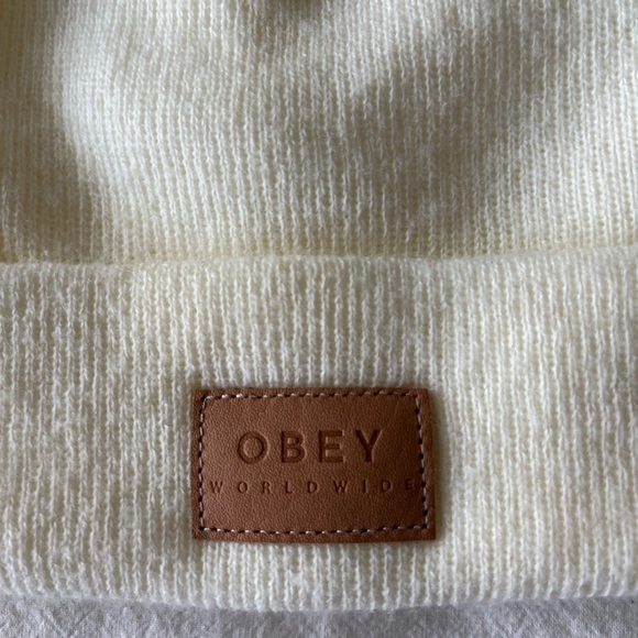 Obey toque - Picture 3 of 3